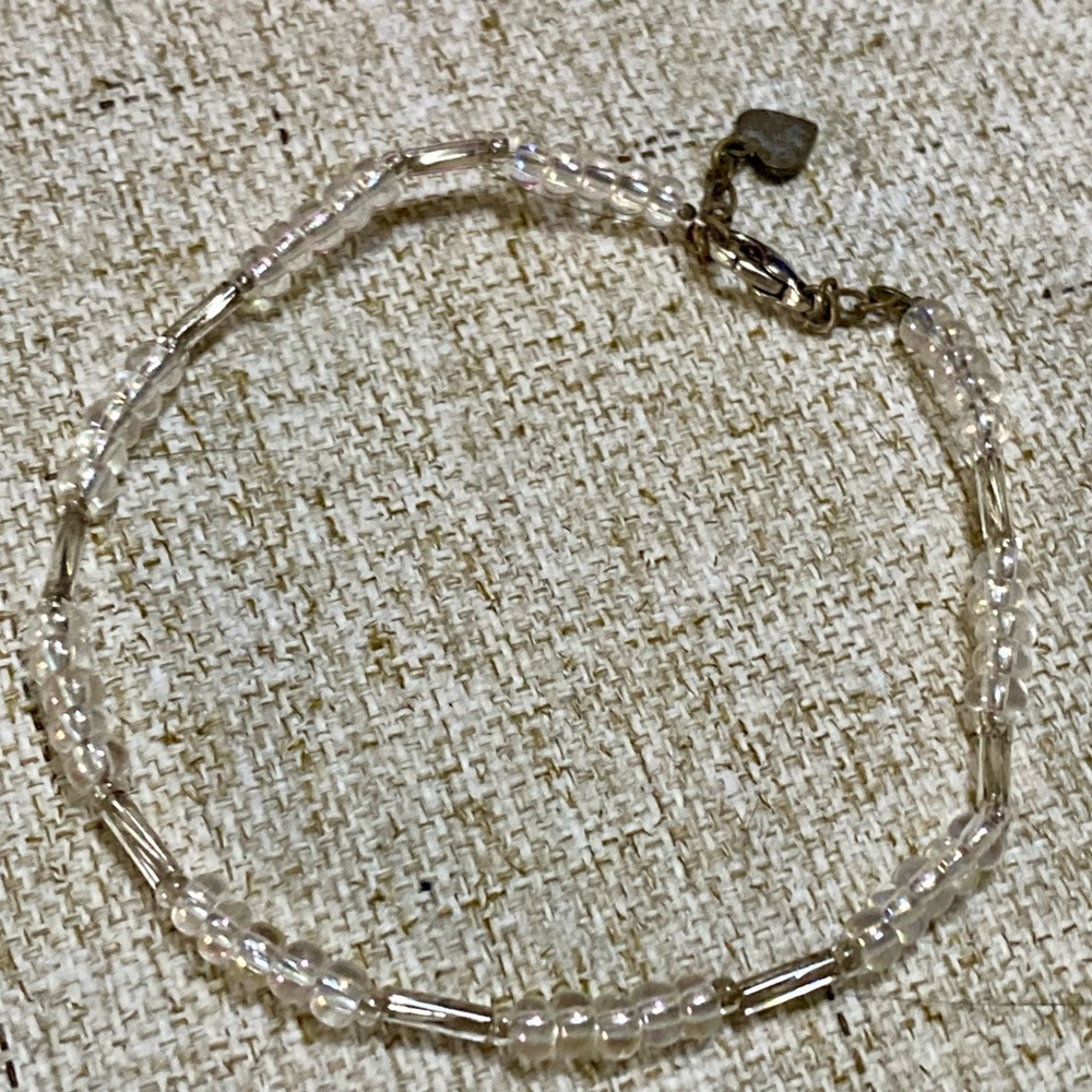 Elegant Silver Beaded Bracelet transparent and silver beads